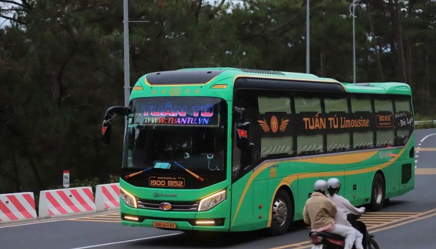 Tuấn Tú luôn đảm bảo phong cách phục vụ chuyên nghiệp