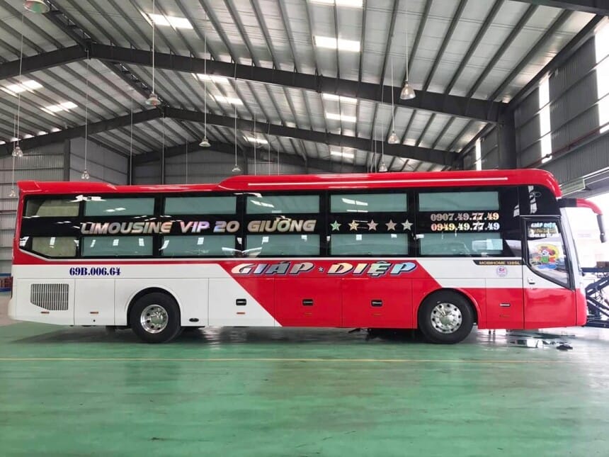 Nếu không muốn trung chuyển qua lại giữa các chuyến xe thì bạn có thể chọn chuyến đi thẳng từ TP.HCM đến Năm Căn