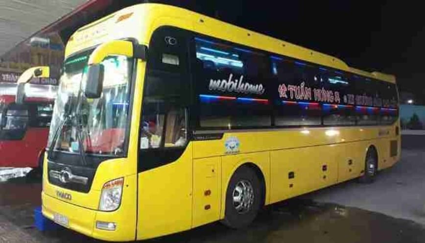 Xe Limousine vàng tại nhà xe Tuấn Hưng Cà Mau