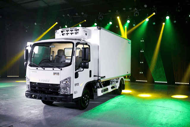 So sánh về giá giữa Isuzu với các dòng xe cùng phân khúc