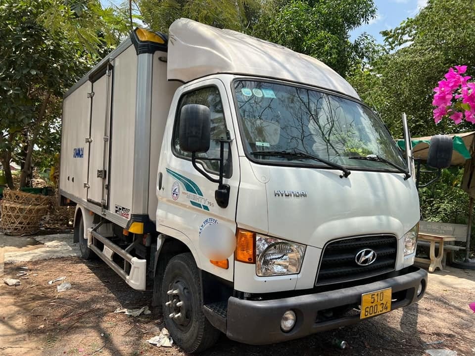 alt: Hình ảnh xe tải Hyundai Mighty 75S 3.5 tấn đời 2018, một mẫu xe tải Hyundai 3.5 tấn cũ thế hệ mới hơn.