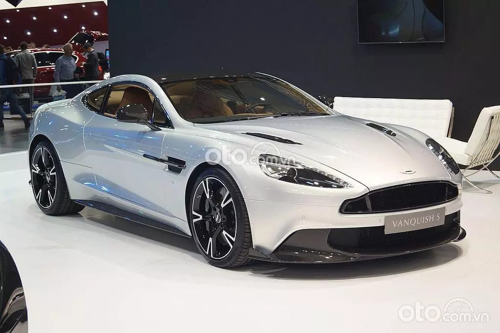 Aston Martin Vanquish, siêu xe gắn liền với điệp viên 007, thể hiện đẳng cấp.