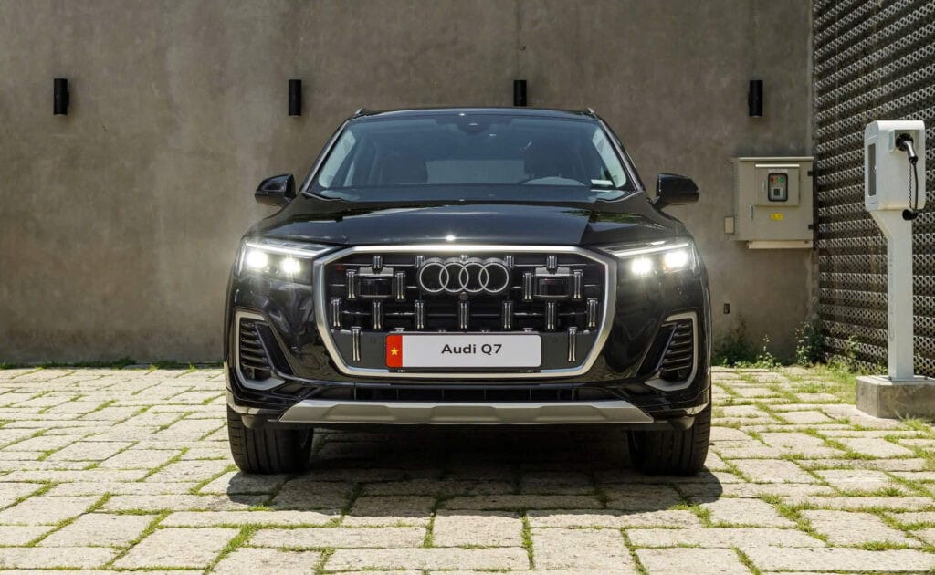 Audi Q7 2025 lăn bánh, minh họa giá trị và đẳng cấp của xe Audi