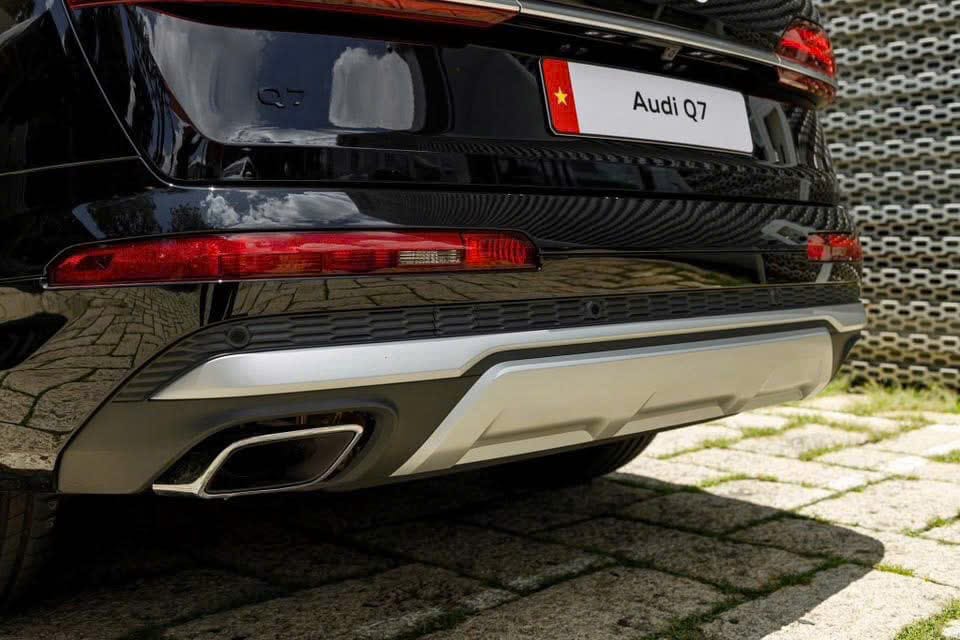 Audi Q7 2025 với hệ dẫn động quattro, thể hiện sự an toàn và ổn định của xe Audi
