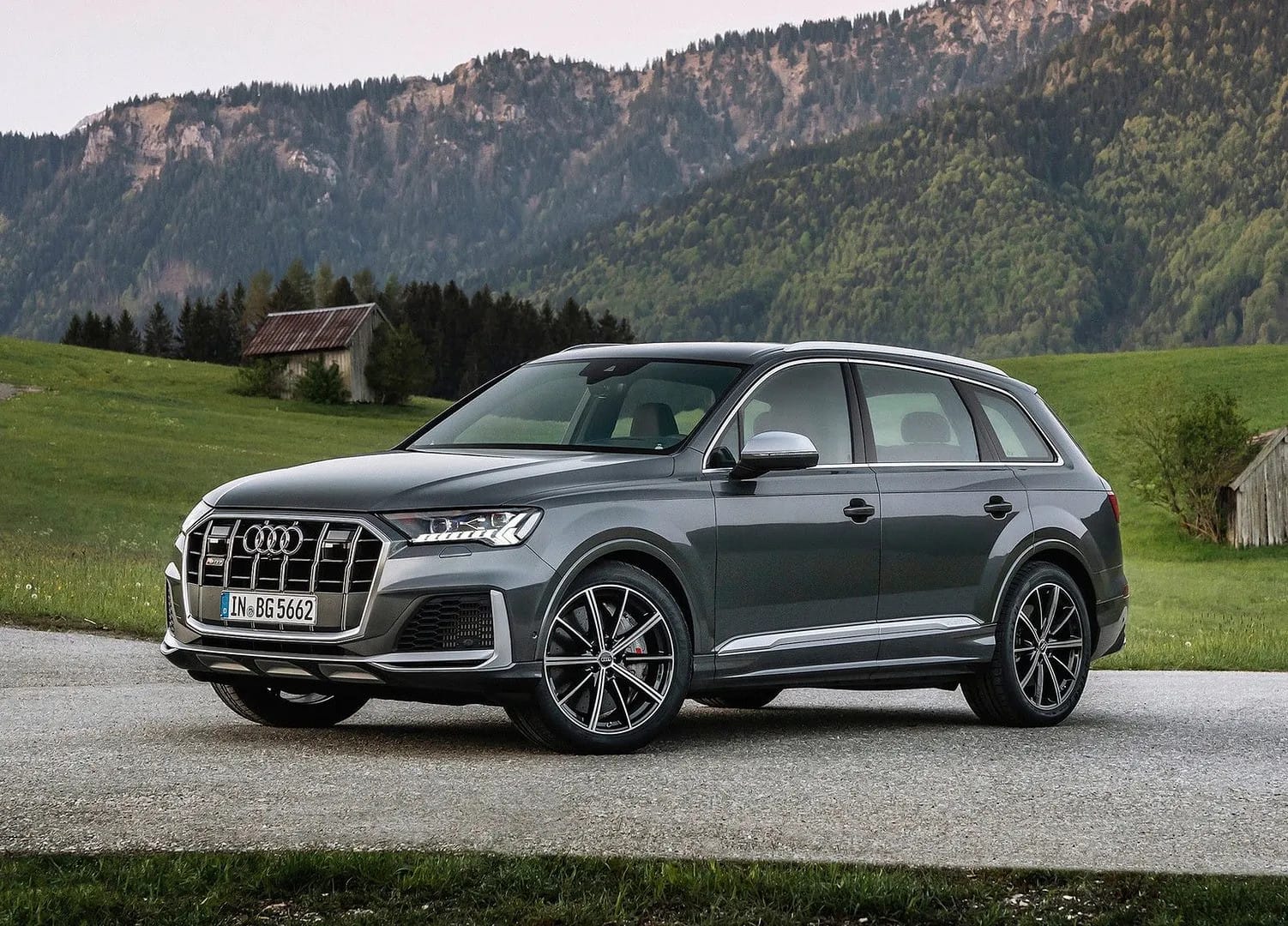 Audi Q7 - xe 7 chỗ hạng sang với ngoại hình mạnh mẽ và sang trọng