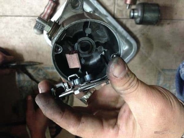 Bạc của máy khởi động bị mòn