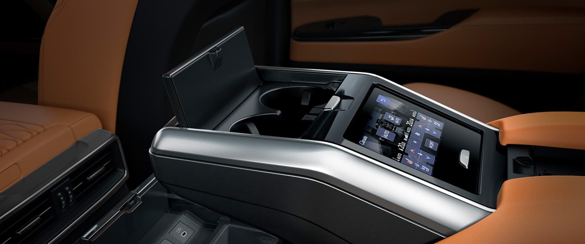 Bảng điều khiển trung tâm Lexus LX600 4 chỗ với màn hình cảm ứng kép hiện đại