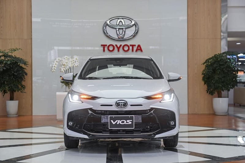 Bảng giá niêm yết các phiên bản của xe ô tô Vios 2025 tại thị trường Việt Nam.
