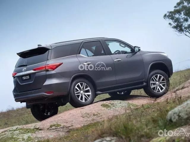 Bảng giá tham khảo các phiên bản Toyota Fortuner 2019 máy dầu cũ trên thị trường