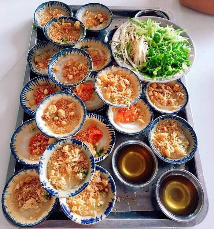 Bánh bèo chén thơm ngon, một trong những món ăn vặt đặc sắc của Bình Dương