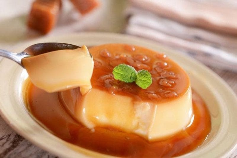Bánh flan rau câu thơm ngon tại Quán Ăn Vặt Hàng Dừa, một quán ăn ngon Bình Dương