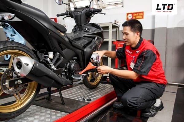 Bảo dưỡng định kỳ giúp phòng tránh xe bị chảy nhớt hiệu quả
