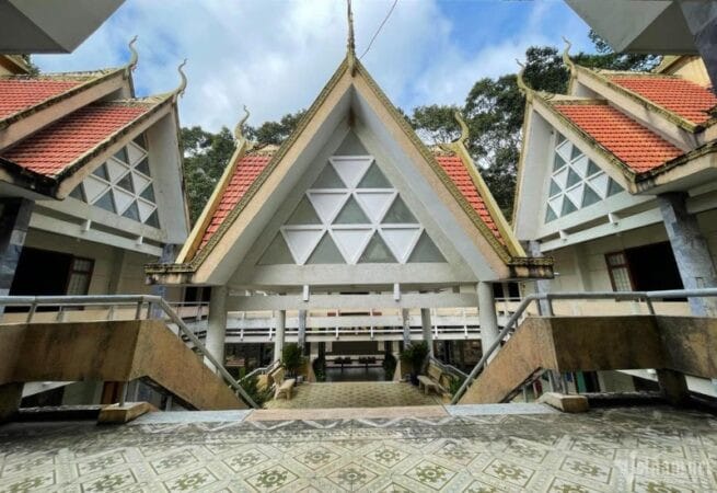 Bên trong Bảo tàng Văn hóa dân tộc Khmer với các hiện vật trưng bày độc đáo gần Bến xe Trà Vinh