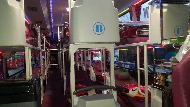Bên trong xe giường nằm của Nhà xe Lương Kiên, sắp xếp khoa học và tiện nghi