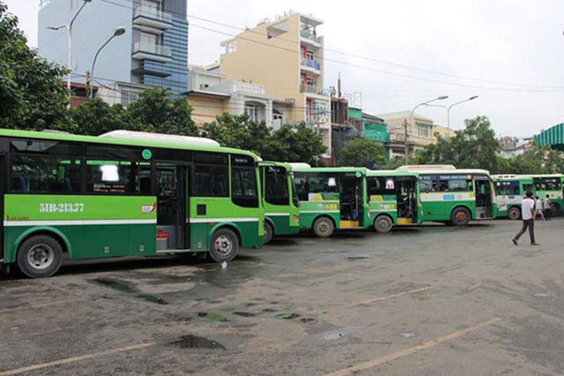 Bến xe Quận 8 sôi động