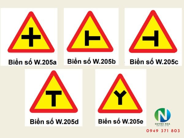 Biển báo đường giao nhau cùng cấp W.205 với các kiểu giao cắt khác nhau