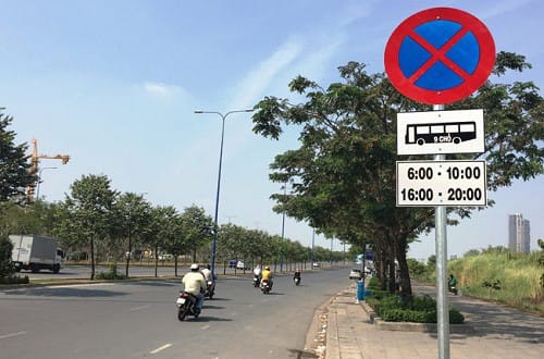 Biển báo lỗi cấm dừng cấm đậu trên đường giao thông