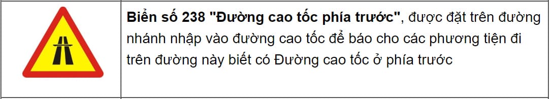 Biển báo nguy hiểm đường có công trình, nhắc nhở người lái xe tải van về nguy hiểm.