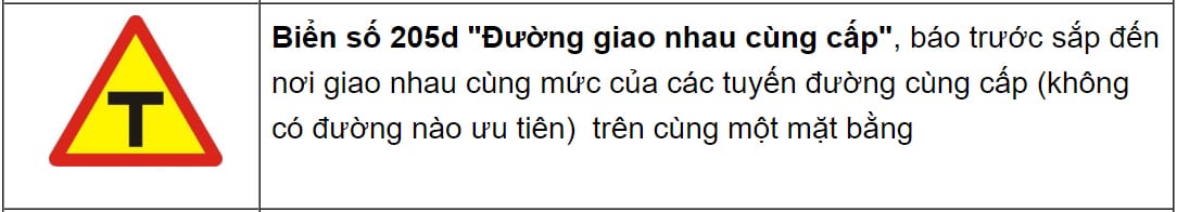 Biển báo nguy hiểm giao nhau với đường dành cho người đi bộ, nhắc nhở người lái xe tải van quan sát kỹ.