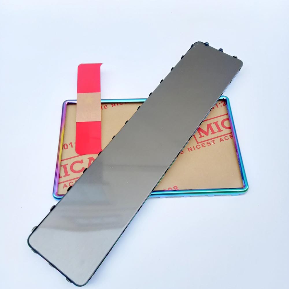 Biển số xe ô tô với khung titan 7 màu rực rỡ, được nhiều người trẻ lựa chọn để ép biển tăng cá tính.