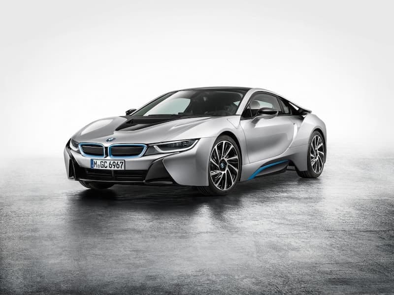 BMW i8 – mẫu xe hybrid với thiết kế góc cạnh và hiện đại