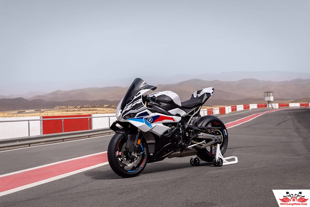 BMW S1000RR 2025 phiên bản mới ra mắt với thiết kế khí động học