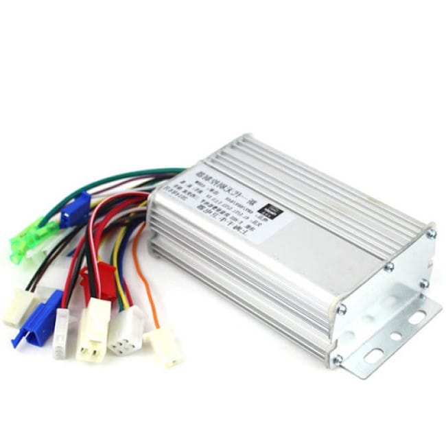 Bộ điều khiển IC xe điện là trung tâm xử lý, lỗi IC có thể khiến xe điện vặn ga lúc chạy lúc không.