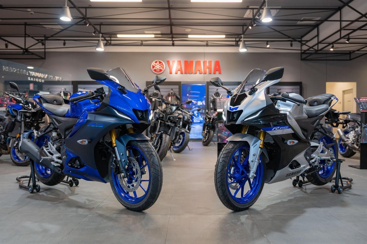 Bộ đôi xe mô tô thể thao Yamaha R15v4 và R15M