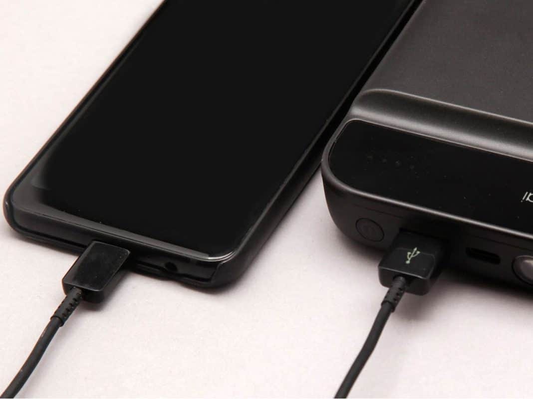 Bộ kích bình xe hơi đa năng 70mai Midrive PS01 sạc điện thoại