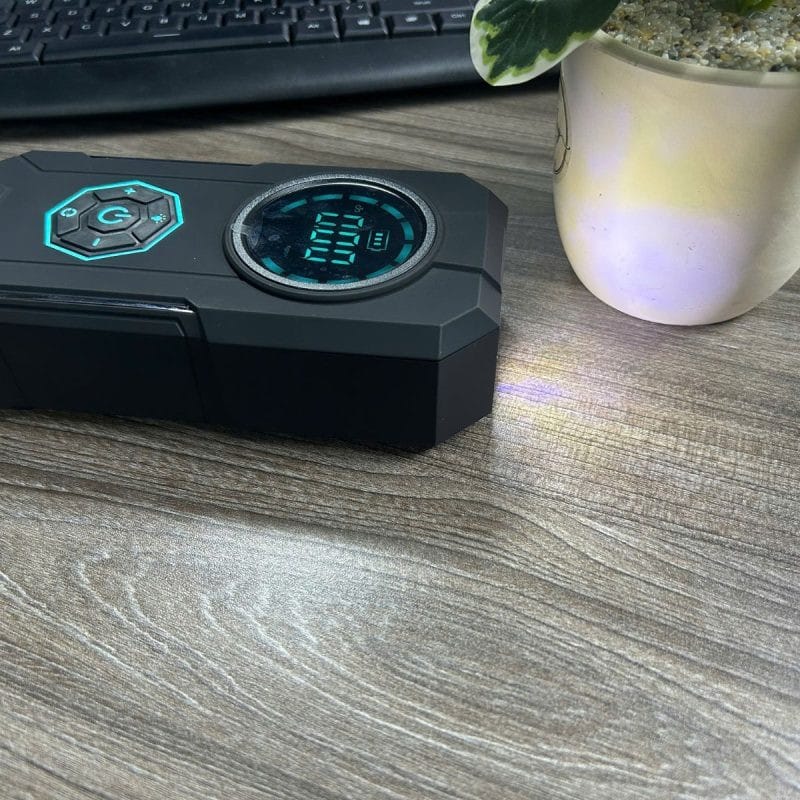 Bơm xe máy cầm tay đa năng với các đầu nối