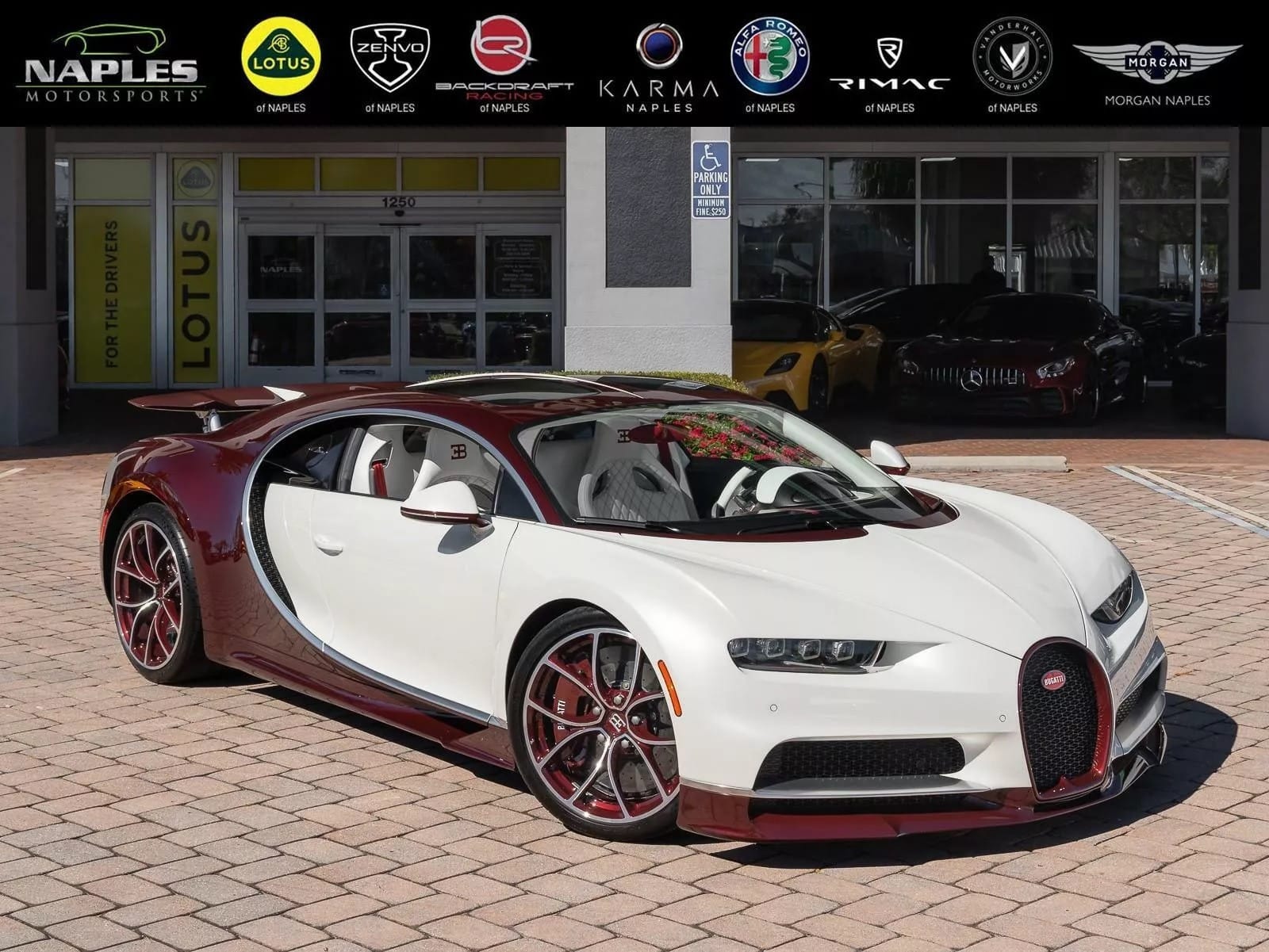 Bugatti Chiron 2021 màu trắng đỏ đang rao bán, Bugatti Chiron giá bao nhiêu
