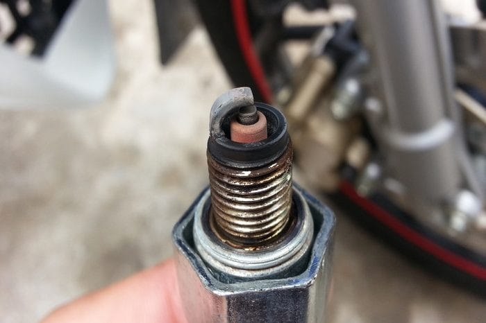 Bugi xe máy cần kiểm tra