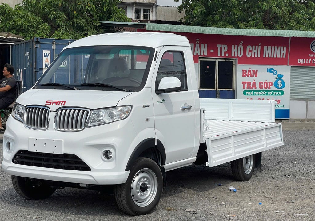 Bửng hông xe tải SRM 990kg mở xuống tiện lợi cho việc lên xuống hàng