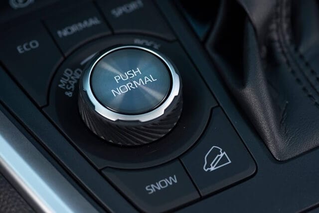 Các chế độ vận hành đa dạng của Toyota RAV4
