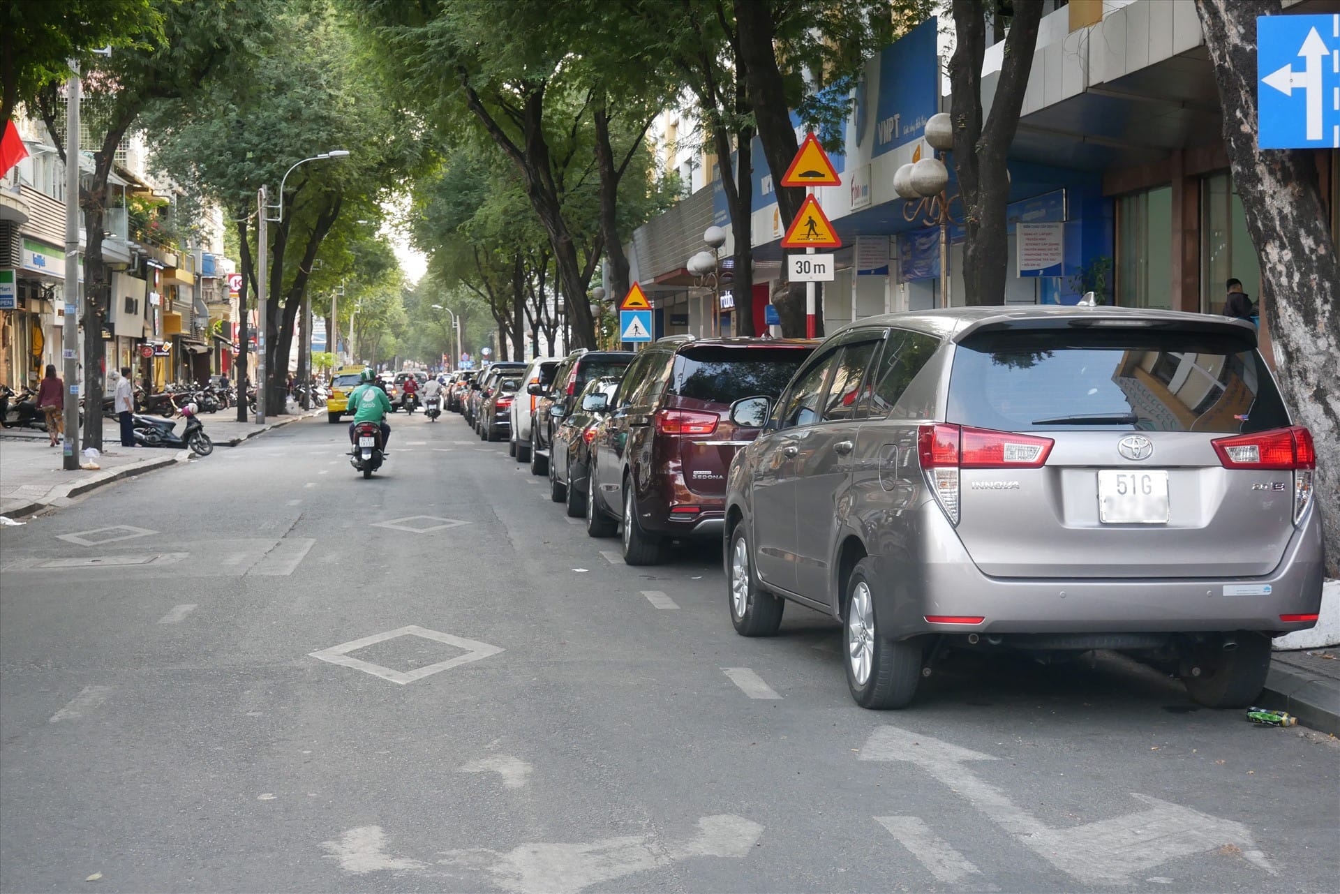 Các quy định về dừng xe và đỗ xe