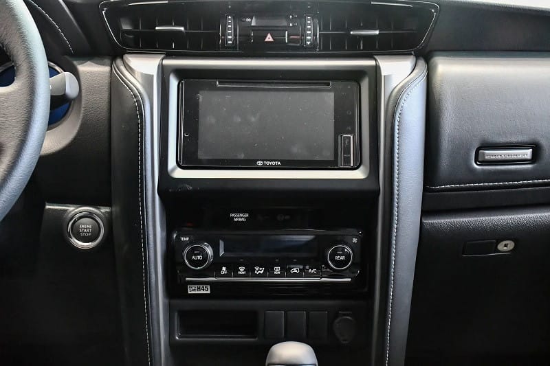 Các tiện nghi bên trong Toyota Fortuner