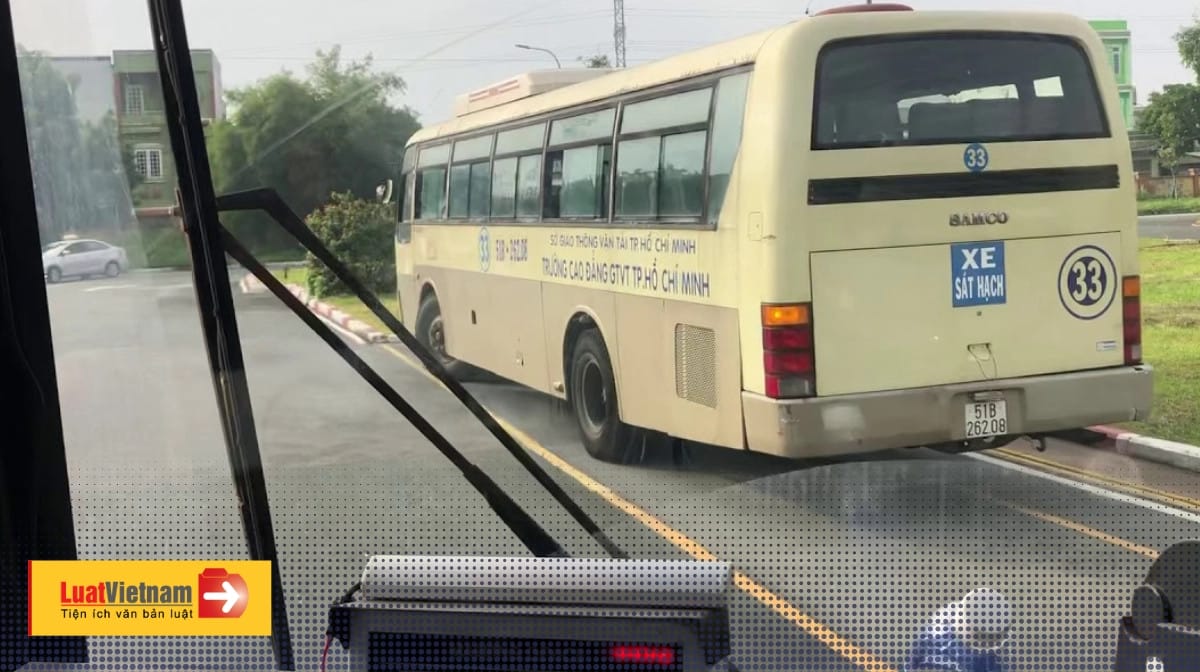 Các tiêu chuẩn sức khỏe và kinh nghiệm cần thiết để thi giấy phép lái xe hạng E