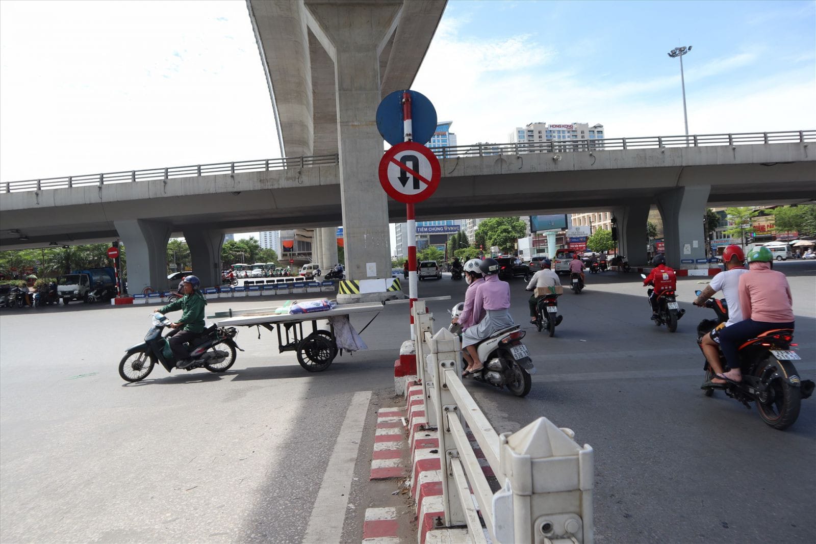 Các trường hợp người lái xe không được quay đầu xe