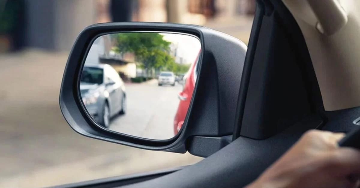 Cách điều chỉnh gương chiếu hậu ô tô với góc nhìn rộng