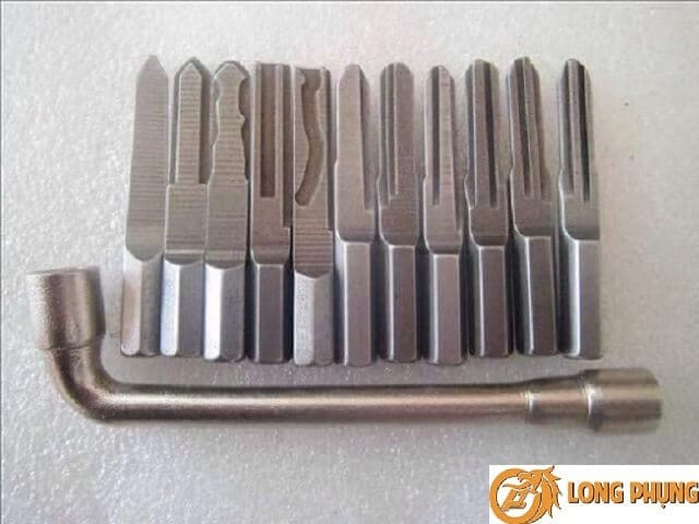 Cách mở khóa xe máy khi bị mất chìa khóa bằng các van khóa chốt vặn