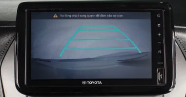 Camera hỗ trợ đỗ xe phía sau Vios số sàn, tăng cường an toàn