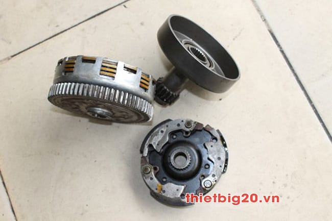 Cận cảnh bộ côn xe máy bị mòn, một nguyên nhân khiến xe bị mất lực