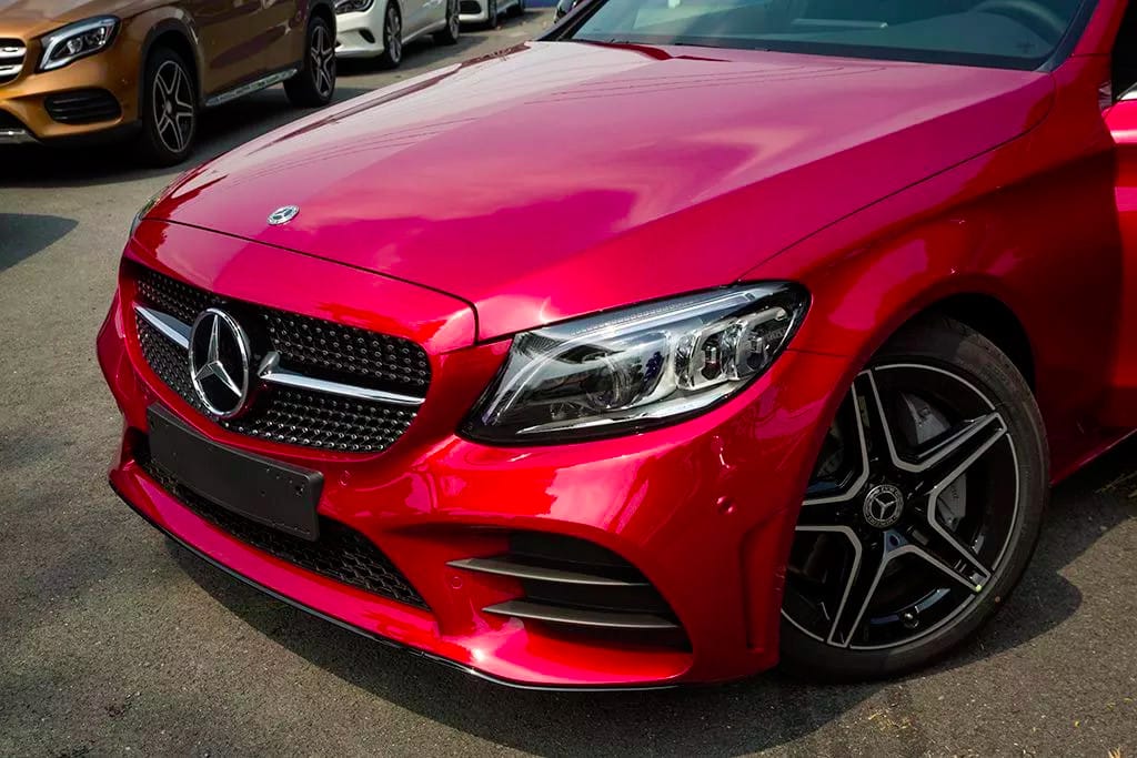 Cận cảnh hệ thống đèn Digital Light tiên tiến trên Mercedes C300 AMG, mang lại khả năng chiếu sáng vượt trội