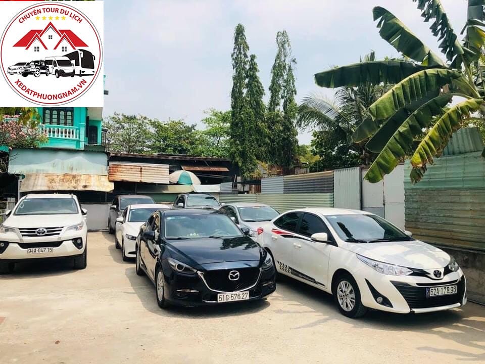 Cận cảnh khoang lái của xe ô tô 7 chỗ, dễ dàng điều khiển