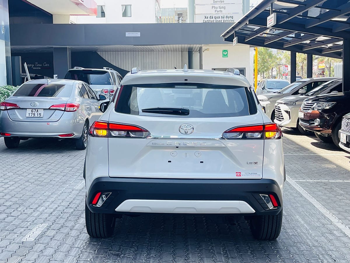 Cận cảnh lưới tản nhiệt tổ ong mới của Toyota Corolla Cross