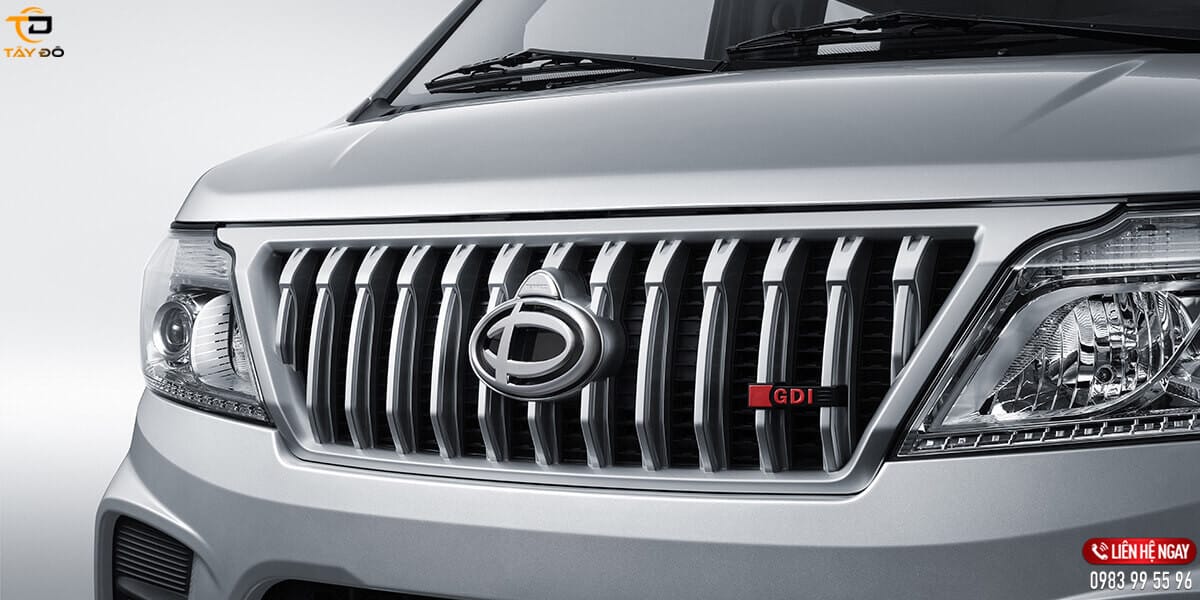 Cận cảnh mặt ca lăng mạ crom sang trọng của xe tải van Tera V6