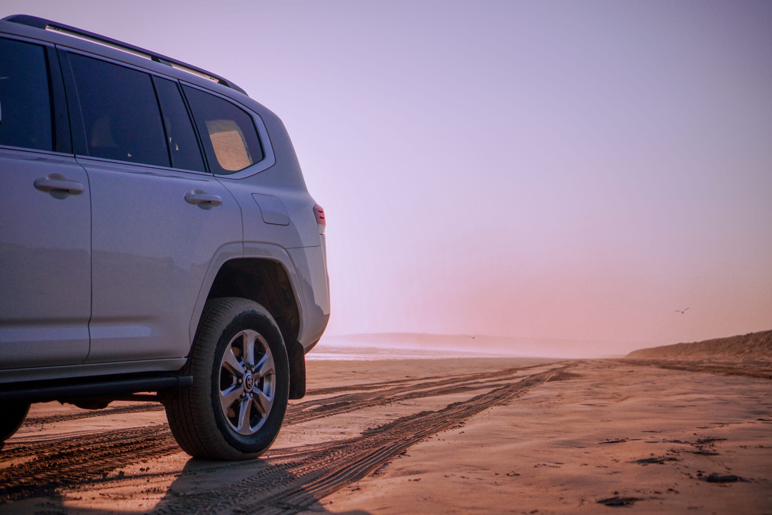 Cận cảnh ngoại hình bề thế của Toyota Land Cruiser 2022
