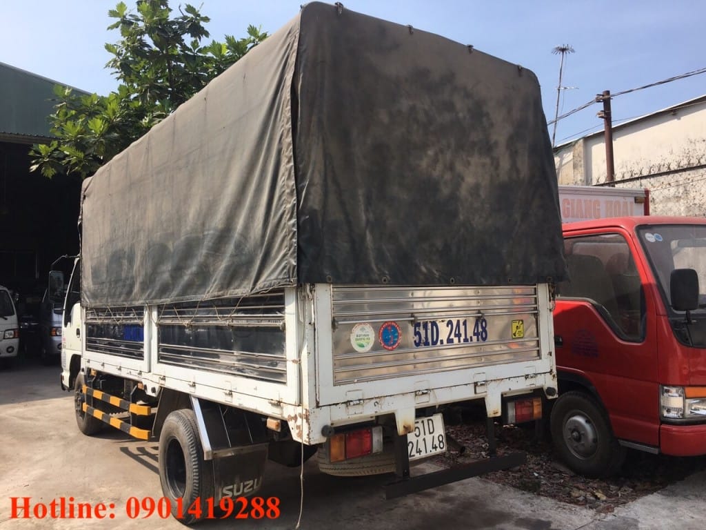 Cận cảnh phần đầu xe tải Isuzu 1.9t cũ đời 2017