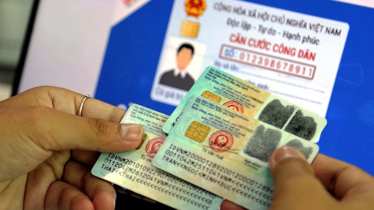 Cận cảnh quy trình chuẩn bị giấy tờ đăng ký biển số xe máy tại Nam Định