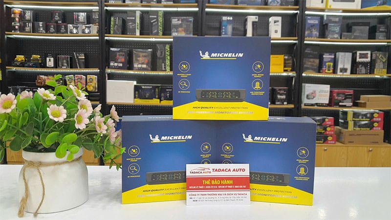 Cận cảnh van cảm biến áp suất lốp Michelin lắp trong